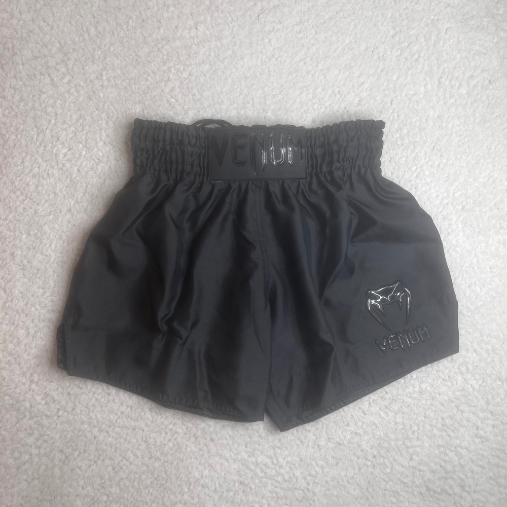 NEW Venum Classic Muay Thai Shorts Mens XL Black VENUM-03813-114 Kickboxing MMA